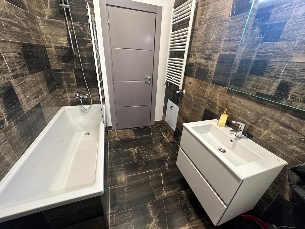 Apartmán Industrial Touch - Designed Iasi Exteriér fotografie